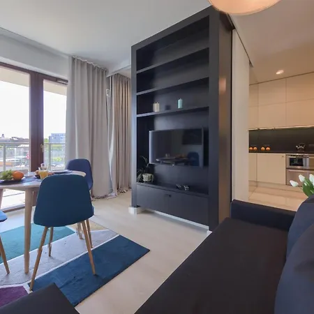 Mayad ワルシャワ