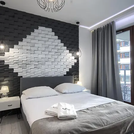 Mayad * ワルシャワ