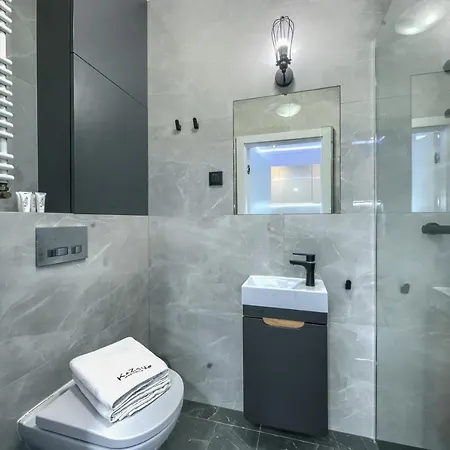 Mayad ワルシャワ